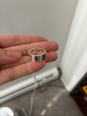 Gucci Cut-out signature G Wide Band Ring